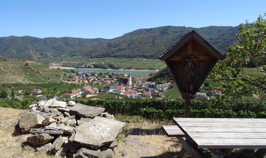 Kreuz oberhalb von Spitz